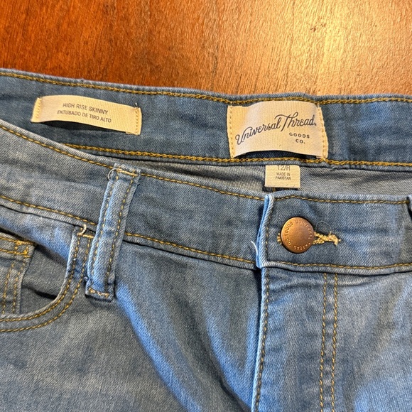 Universal Thread Light Blue Skinny Jeans - Picture 2 of 3
